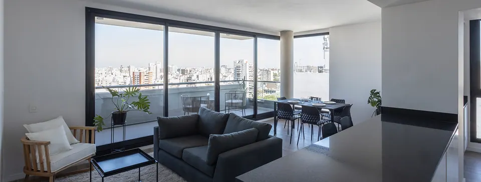 Living de un departamento en DOME Green Soho con vista a la Ciudad